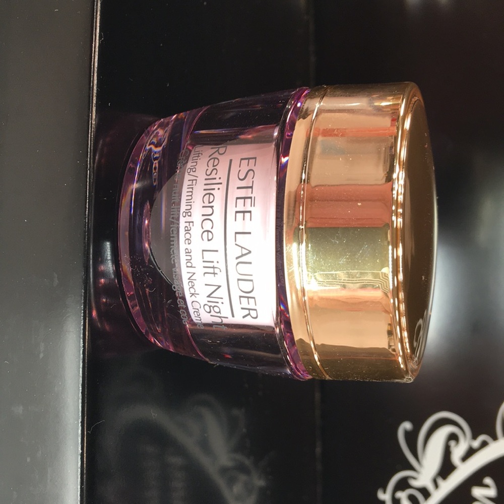 Estée Lauder Resilience Lift!! - Picture 2 of 3